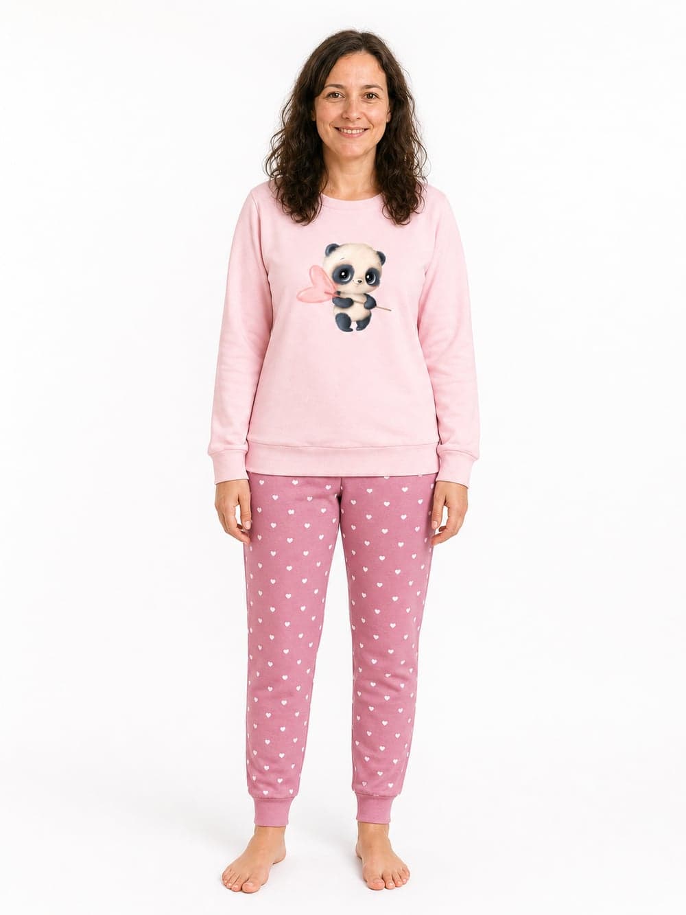 Dámske pyžamo CUTE PANDA s dlhým rukávom — na postave spredu