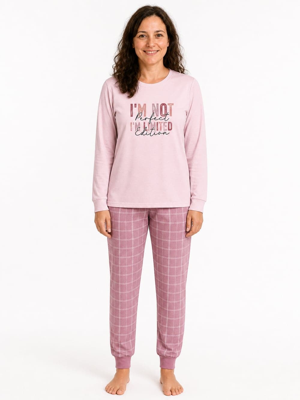 Dámske pyžamo LIMITED EDITION s dlhým rukávom — na postave spredu
